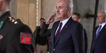 Numan Kurtulmuş’tan Anıtkabir Ziyareti Mesajı