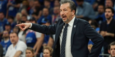 Anadolu Efes, Luca Banchi ile Yolları Ayırdı